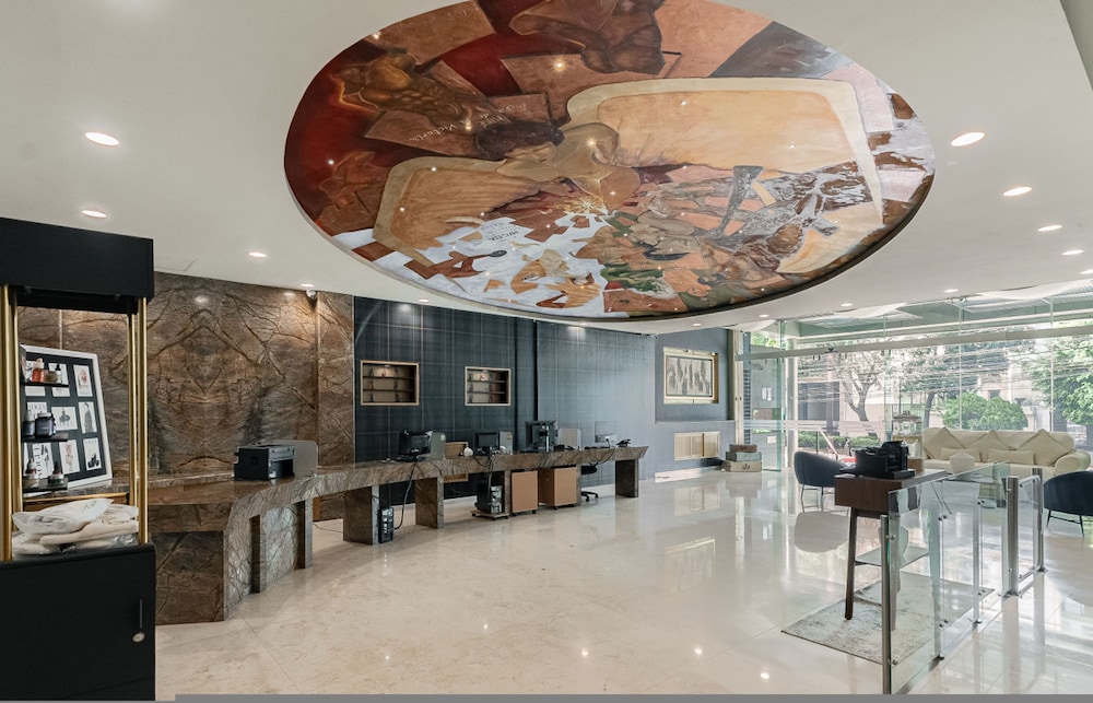 The Jungle Loft Tropical Comfort in a Centric Location With Kitchen photo 3