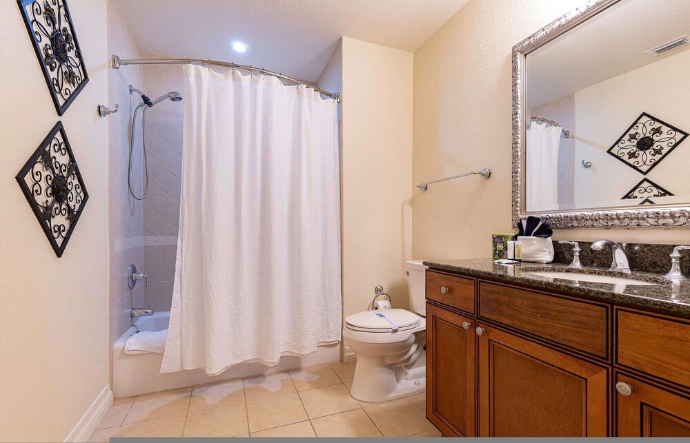 3BR Family Apartment for 8 Peaceful Residential Retreat