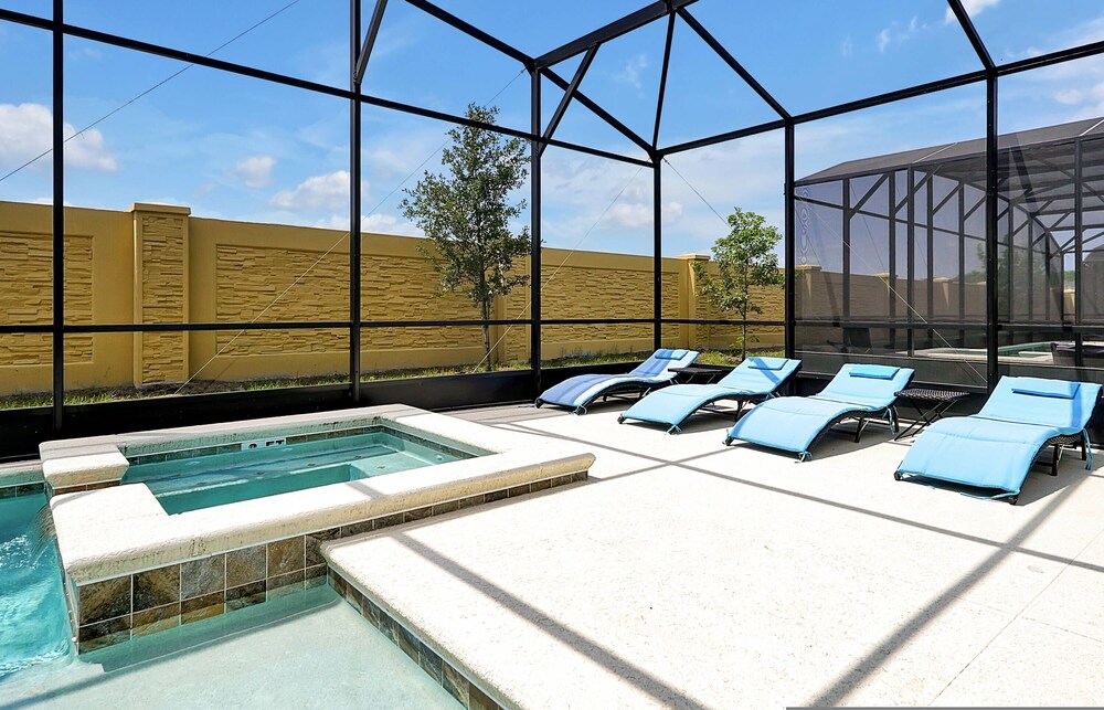 Luxury and Sophisticated 15 BR Ensuite