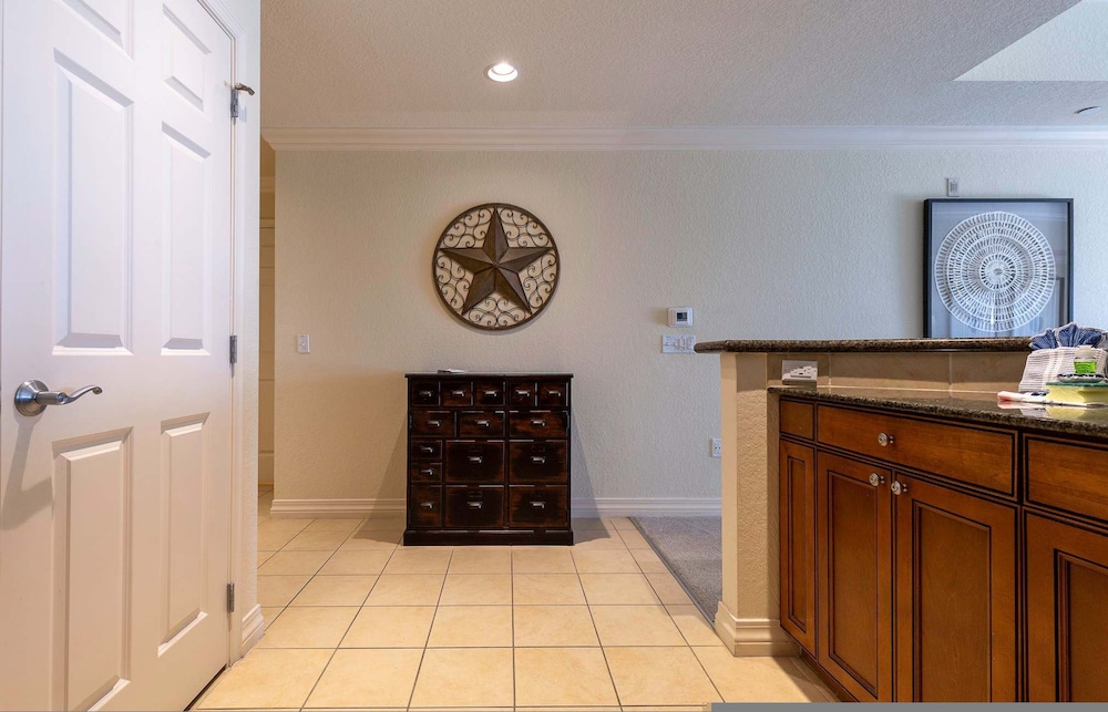 3BR Family Apartment for 8 Peaceful Residential Retreat