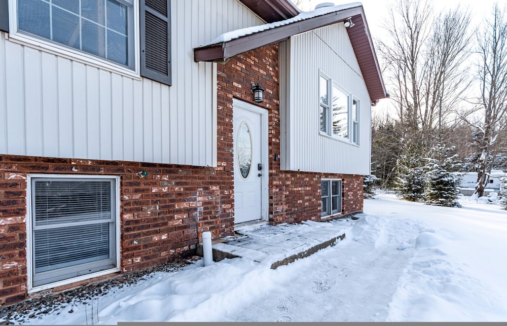Ski Hike Lodge 5BR w Fire Pit Cozy Spaces