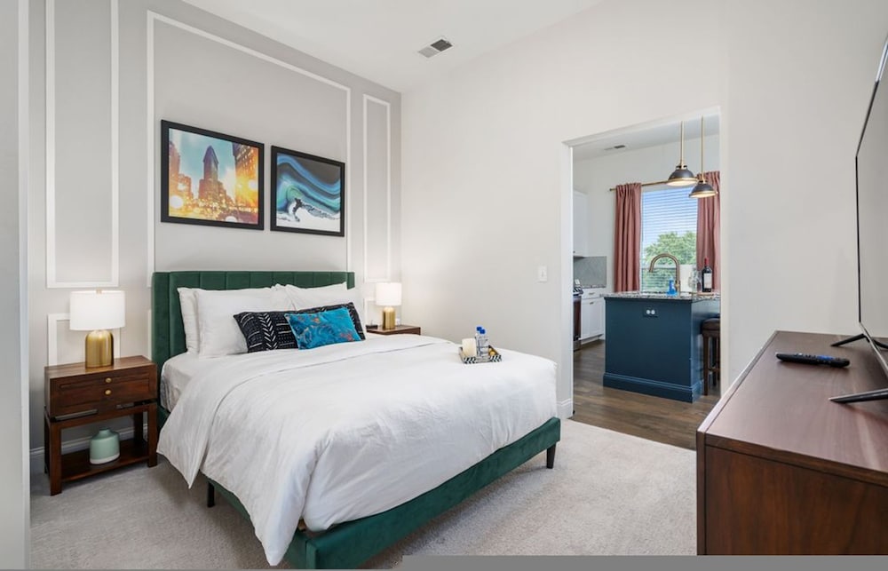 Top Floor 1BR At Luxe23