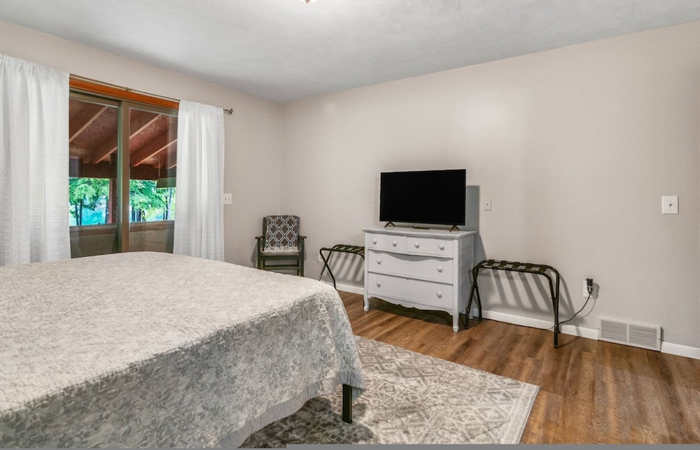Lakeside Getaway pet Friendly