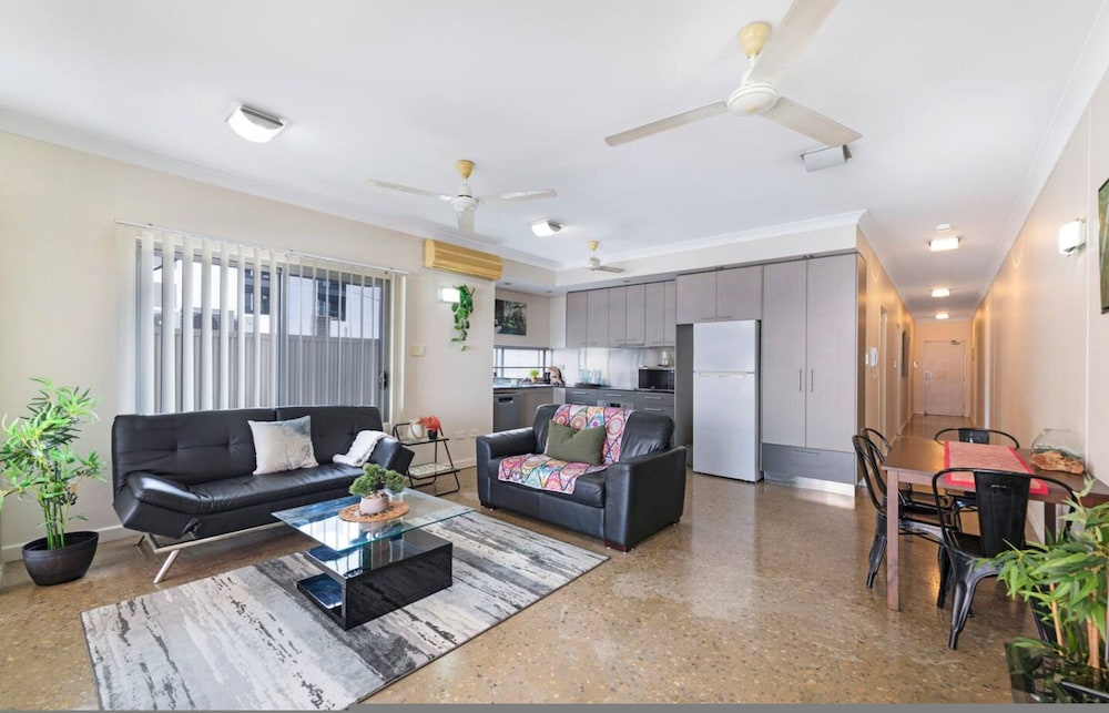 Zen City-venture Balcony Dining - Cozy - CBD