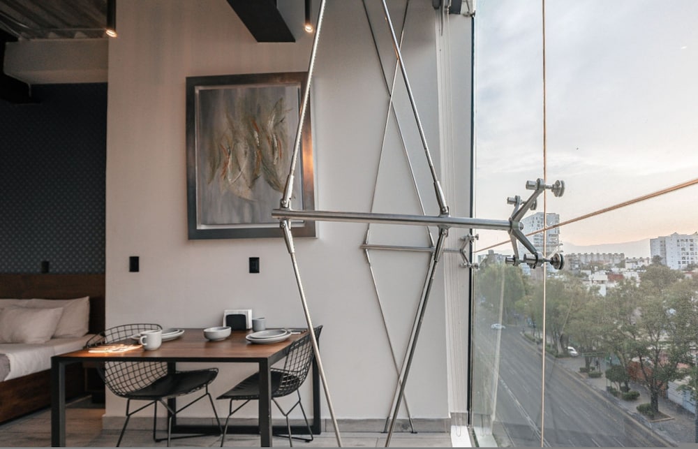 The Skyline Loft Modern Comfort With Stunning City Views photo 2