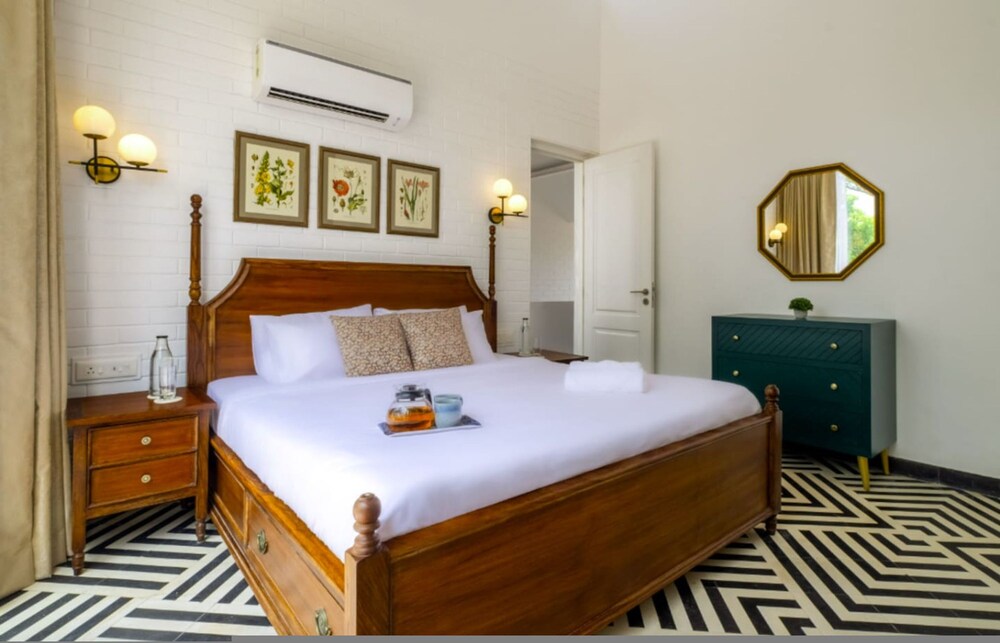 Chic 2BR Retreat in Assagao Near Bawri Izumi