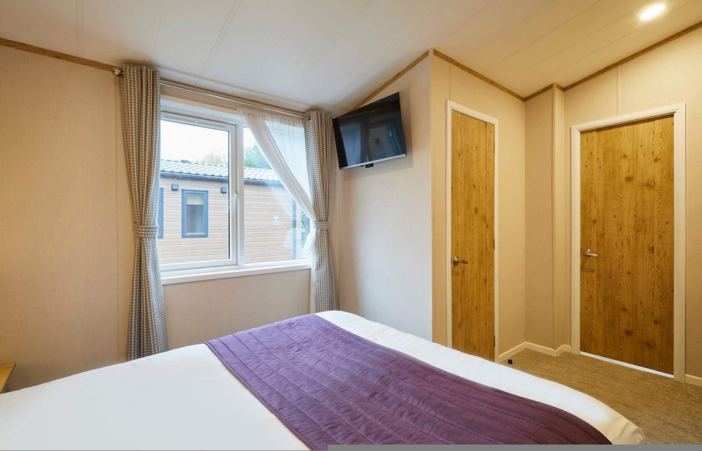 Host Stay Water s Edge Lodge