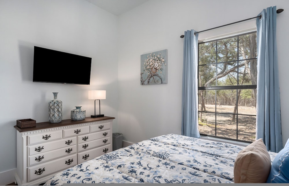 Terracotta Oasis - Wimberley for 30 Guests