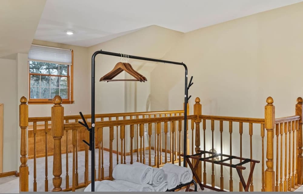 Peaceful Mini Mansion Sleeps 18