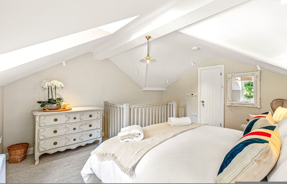 Honeypot Cottage - From 500 Per Night