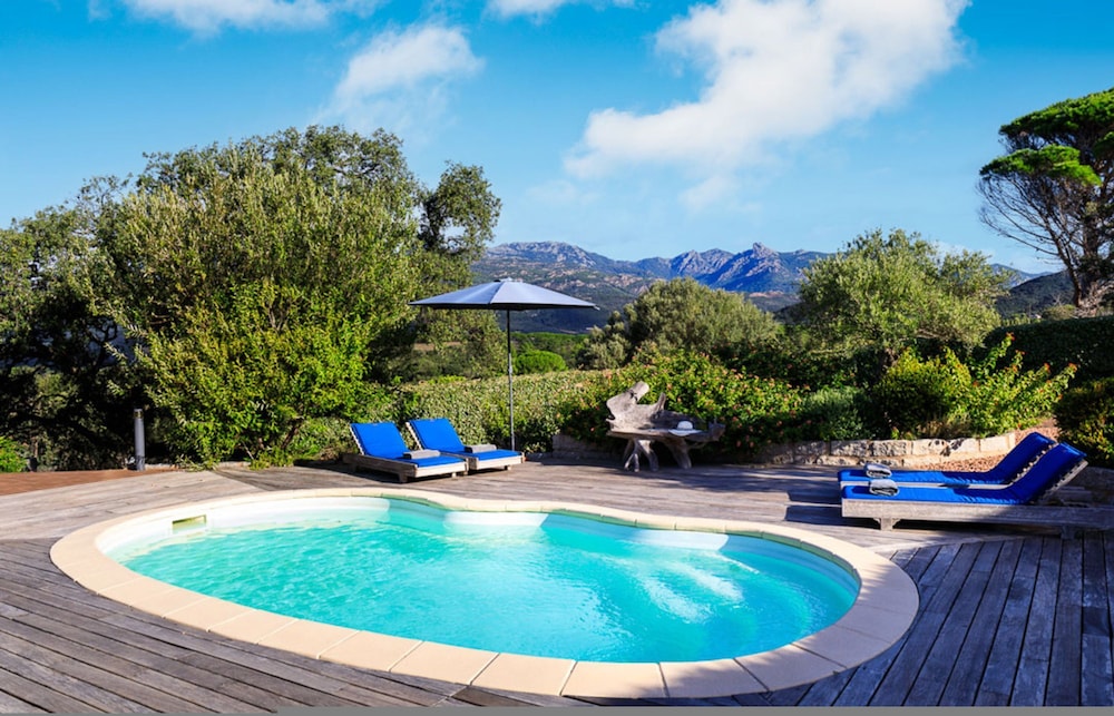 Villa Amelie With 2 Bedrooms and 2 Bathrooms
