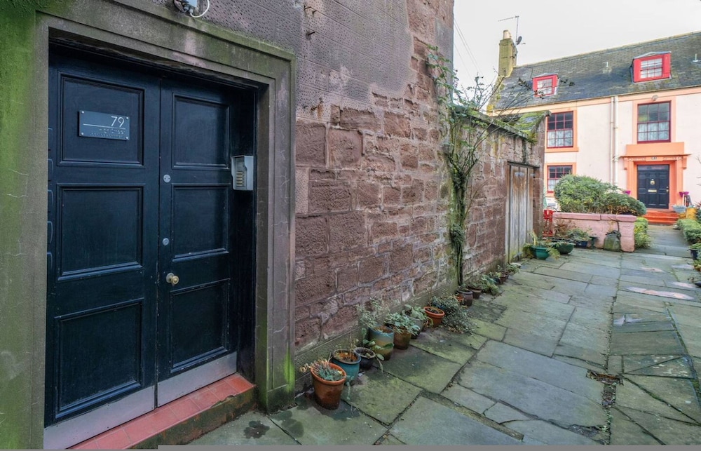 Lochside Apartment B