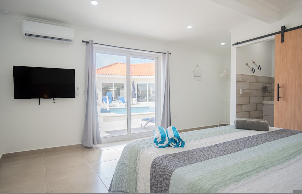 Breathtaking Prvt 4BR Pool Villa 5 Min to Beach
