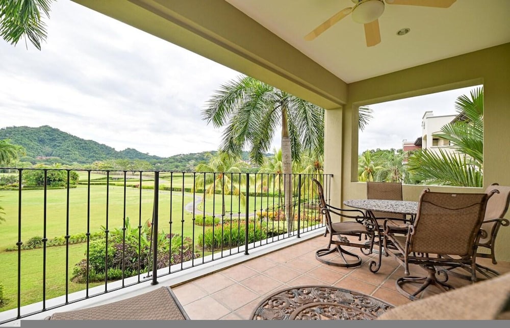 CR Luxury Del Mar 5H 2 Bdrm