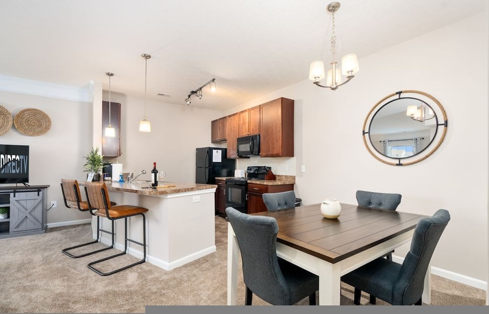 Ground Floor 2BR w Lux Amenities At Albany Glen