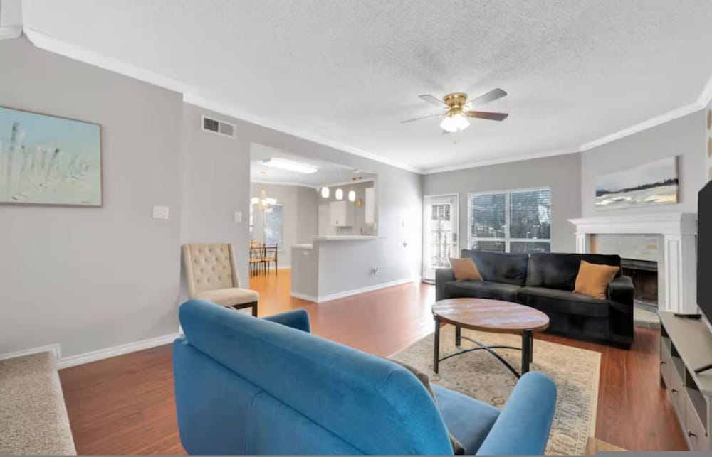 Frisco Castle 3BR Garage Parking Gated Backyard