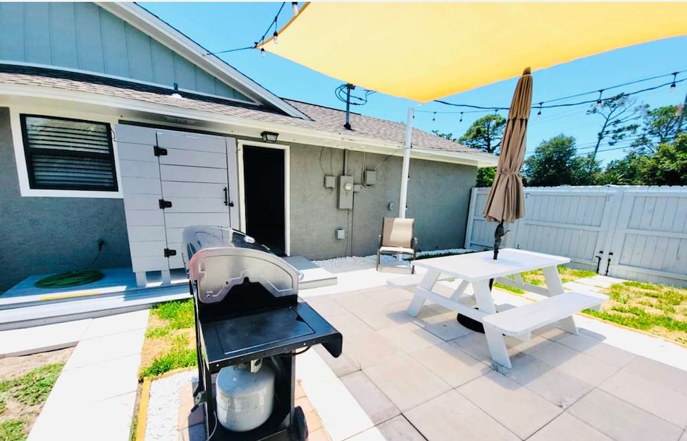 Stunning 4BD Jacuzzi - 4 Min To Beach Panama City