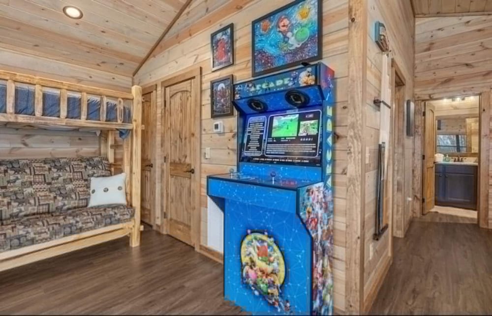 Lux Cabin Smoky Mtn View Dog Friendly Hot Tub
