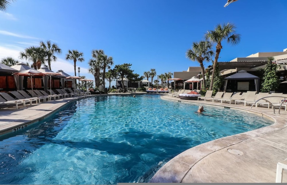 Gorgeous San Luis Condo Amazing Pool Amenities