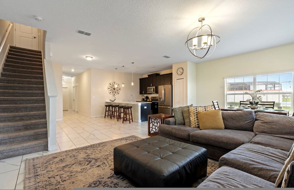 Amazing 5bdr House w Pool -4857