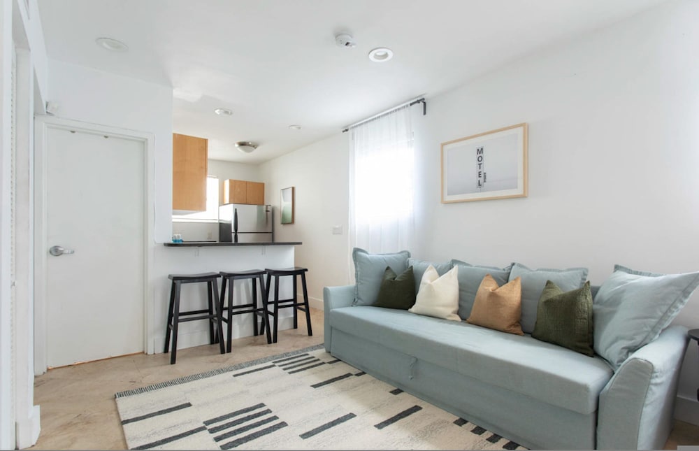 Spacious Apt in the Heart of South Beach