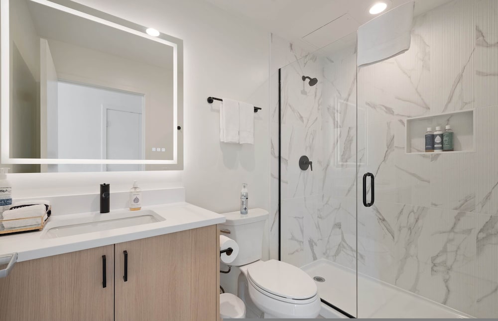 Group Stay 3 Penthouses in the Same Building