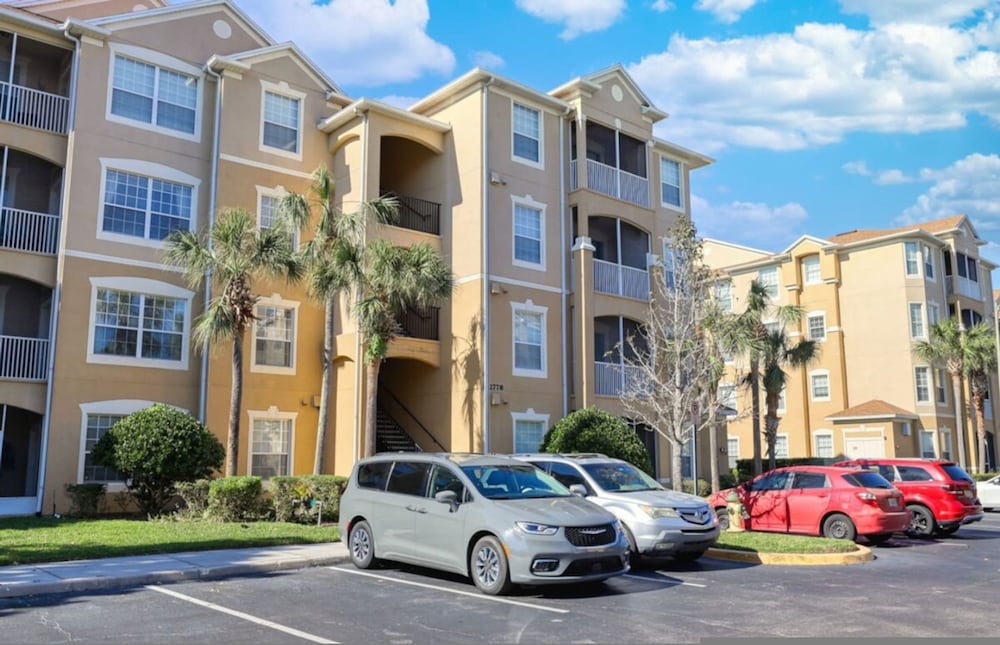 3 Bed Windsor Hills Condo Kids Themed Room Balcony view 4