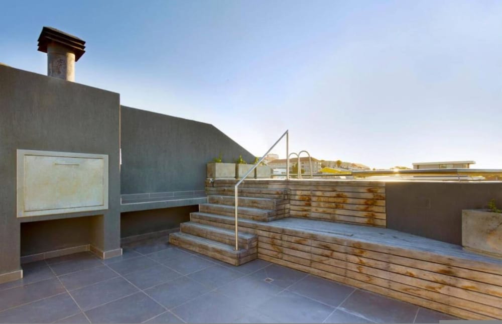 Quiet 2-bed Green Point Retreat Rooftop Pool BBQ