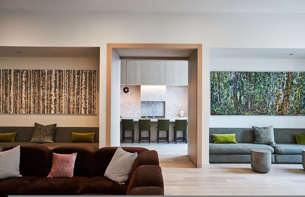 Panoramic Lake Views Premier Amenities for Groups