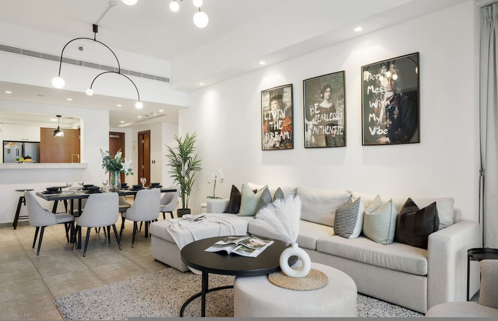 Luxury 2BR Maid Enjoy Stunning Marina View