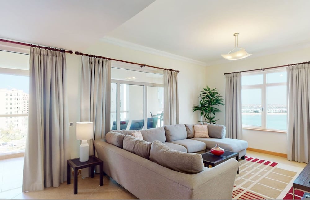 Al Dabas Beach Views 3BD Sleeps 6 Beachfront