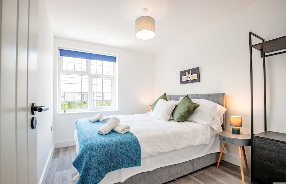 Host Stay Croydon Road Apartment