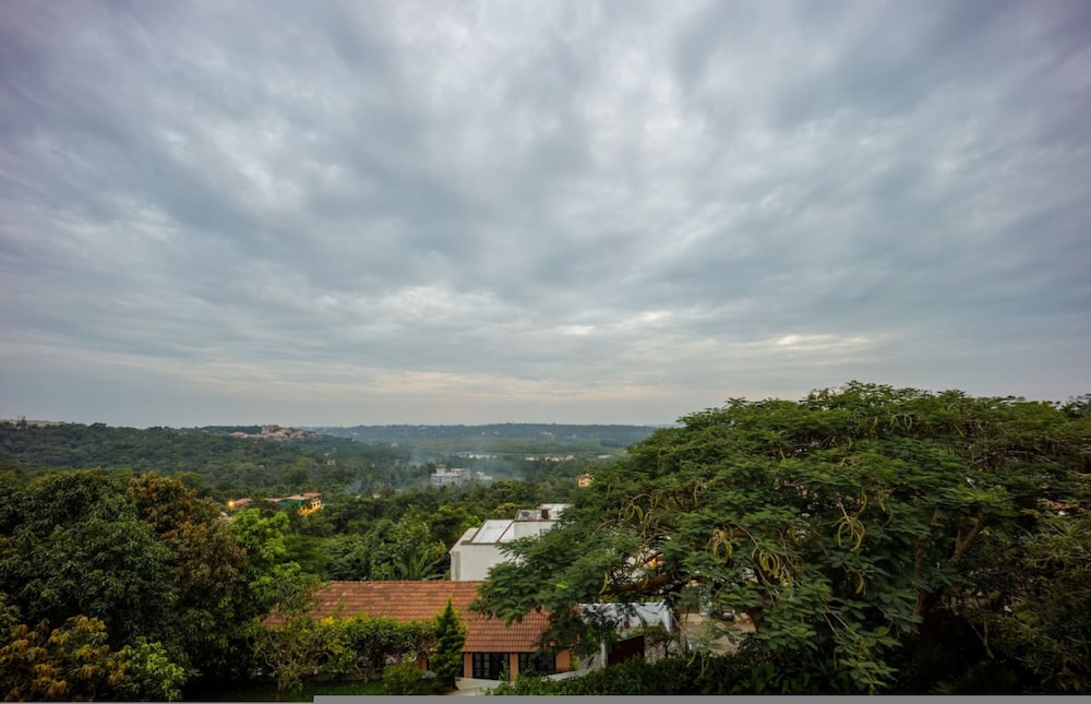 Stunning Hilltop 3BR Villa w Pool and River View