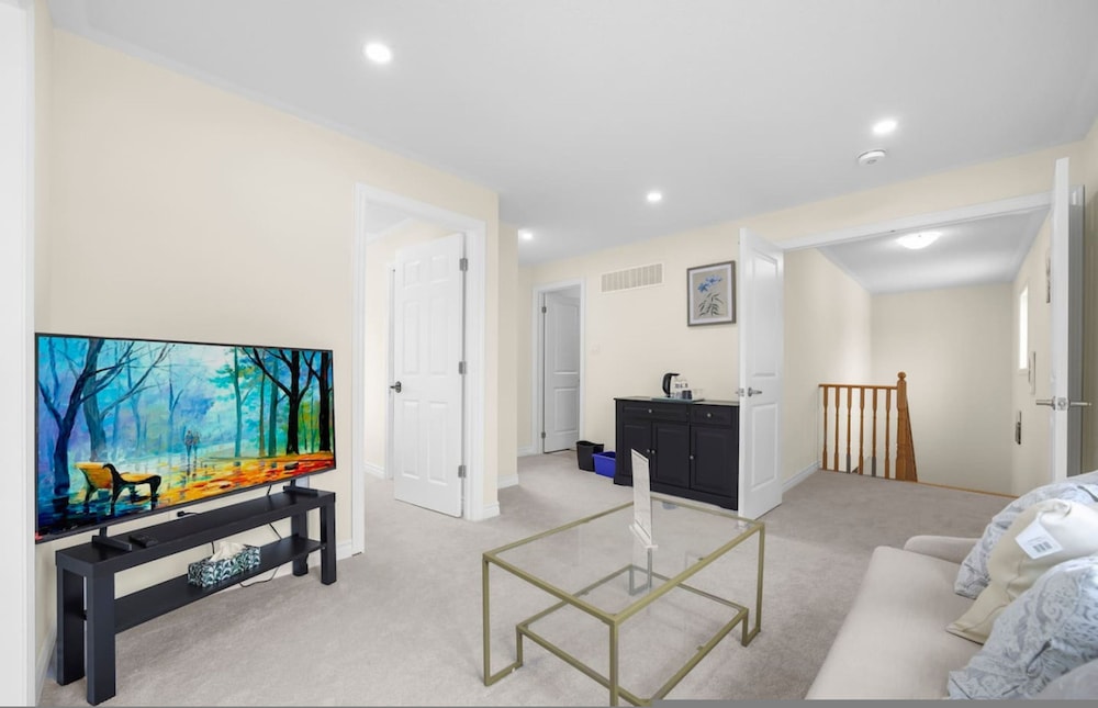 Chic 2BR House Newly Renovated Central Spot
