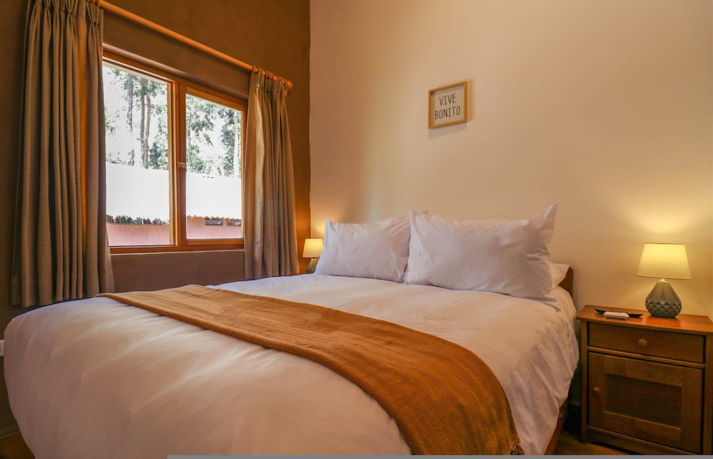 w Prestigious 3BR House in Villa Sagrado