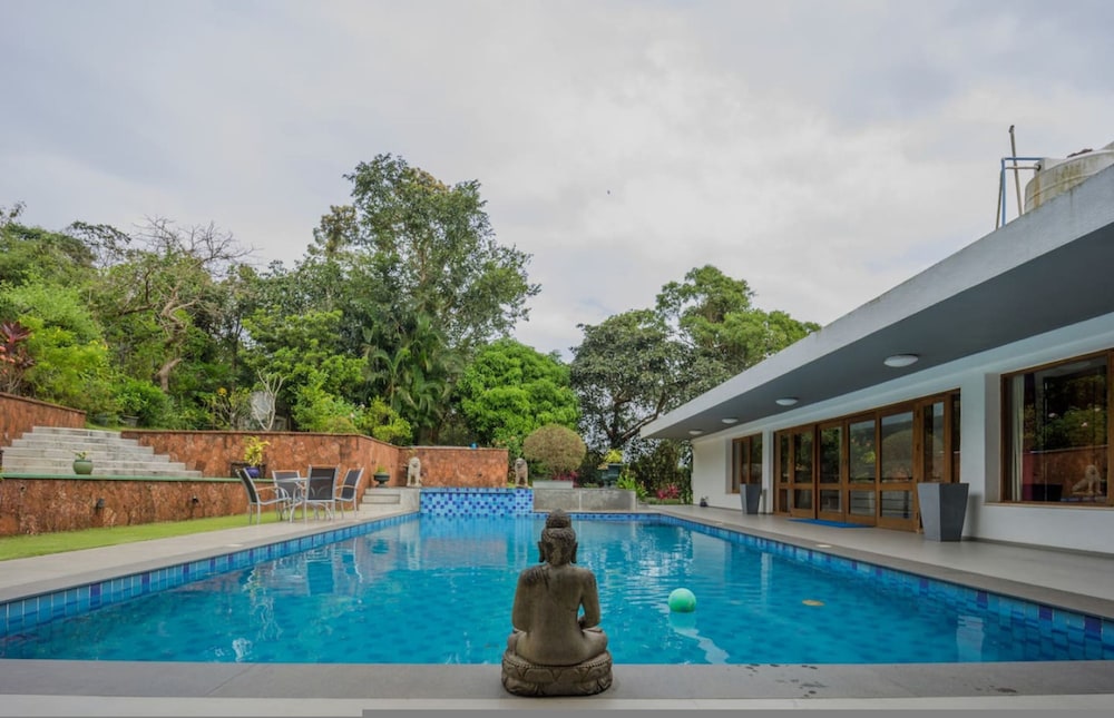 Stunning Hilltop 3BR Villa w Pool and River View