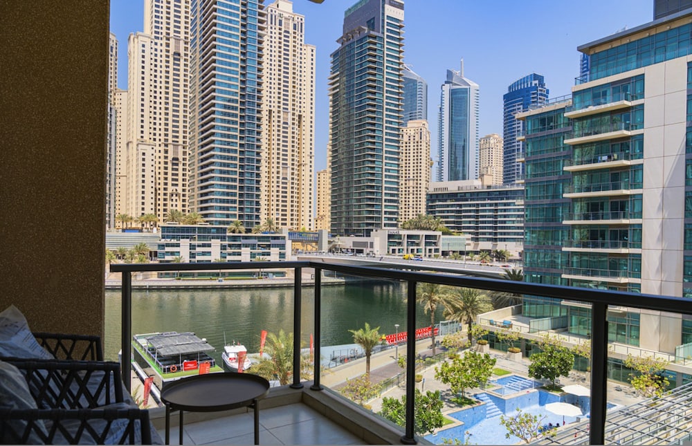 Luxurious Waterfront Stay at Al Majara Dubai Marina