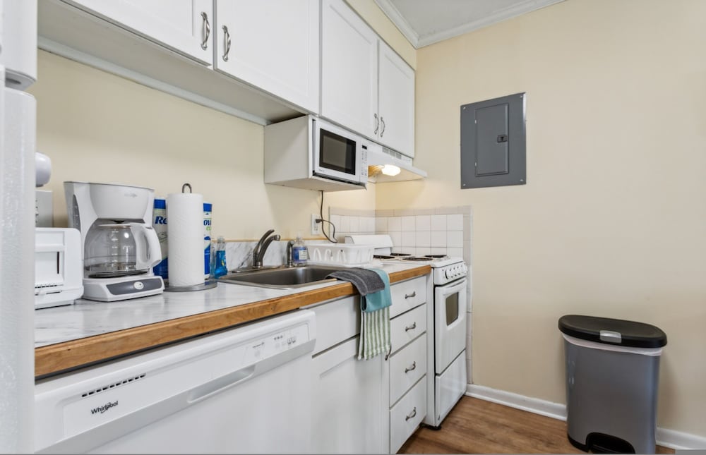 Beautiful Sea Gem - Condo 1 4 mi From Beach w Pool view 3
