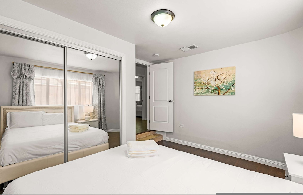 Comfortable Pasadena Retreat With Good Location