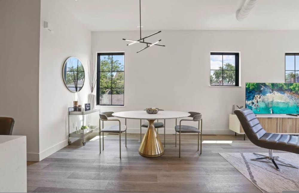 Work Of Art -3 Bedroom Elegant Townhome-columbus