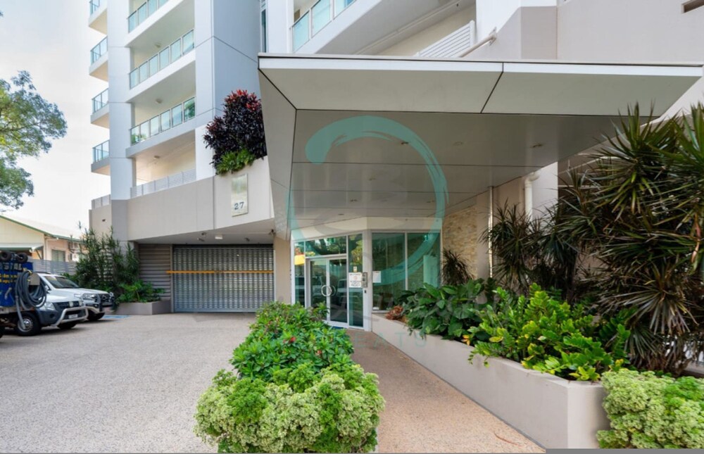 Coastal Magnificence Pool Workspace Parking - Image 1