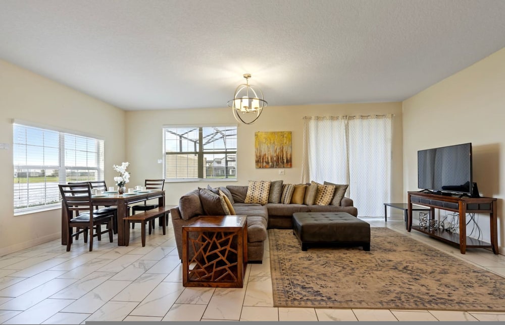 Amazing 5bdr House w Pool -4857