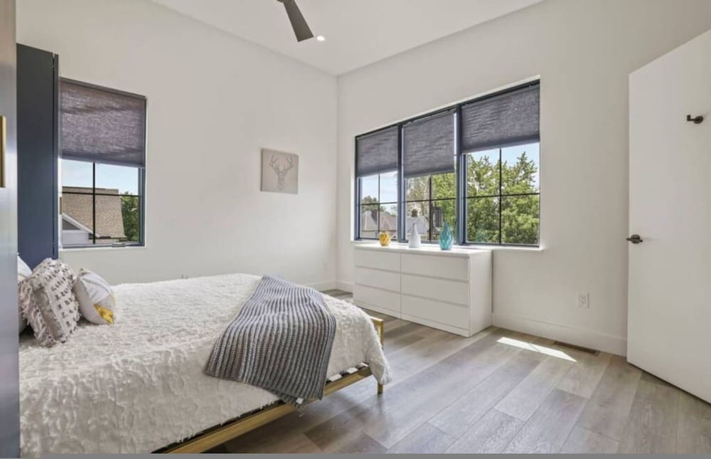 Work Of Art -3 Bedroom Elegant Townhome-columbus