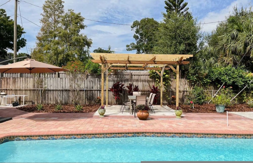 Pool Home in Seminole 5miles to Beach