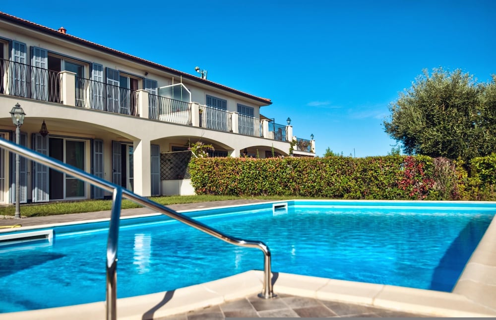Villa Lucia Riviera dei Fiori Pool view 3