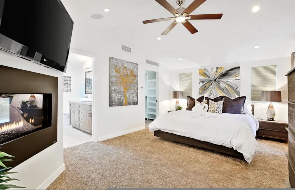 7 Br 2 Hot Tubs Rooftop Beach Block Ocean View