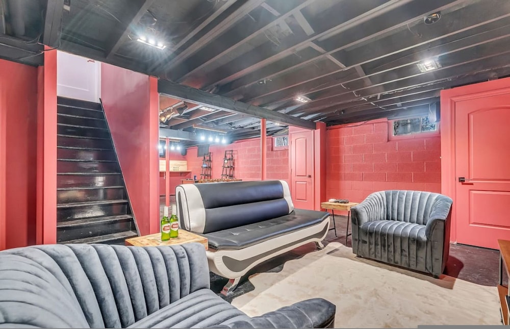 Fall Getaway With Hot Tub Fire Pit and Games