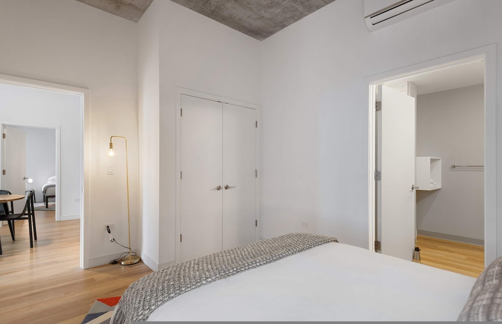 4BR Lincoln Park Getaway Steps to Red Line