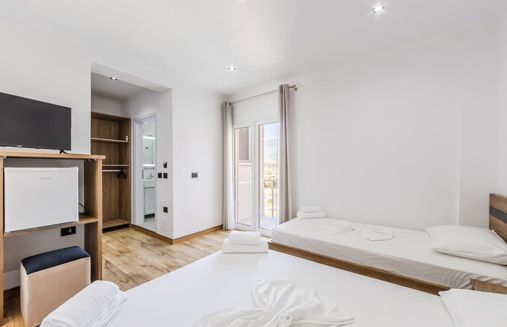 Bliss Triple Room in Gjirokast r