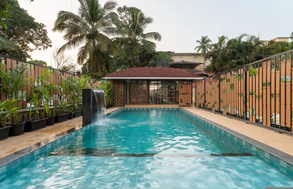 Modern 1BR With Pool 5min Drive to Candolim Beach